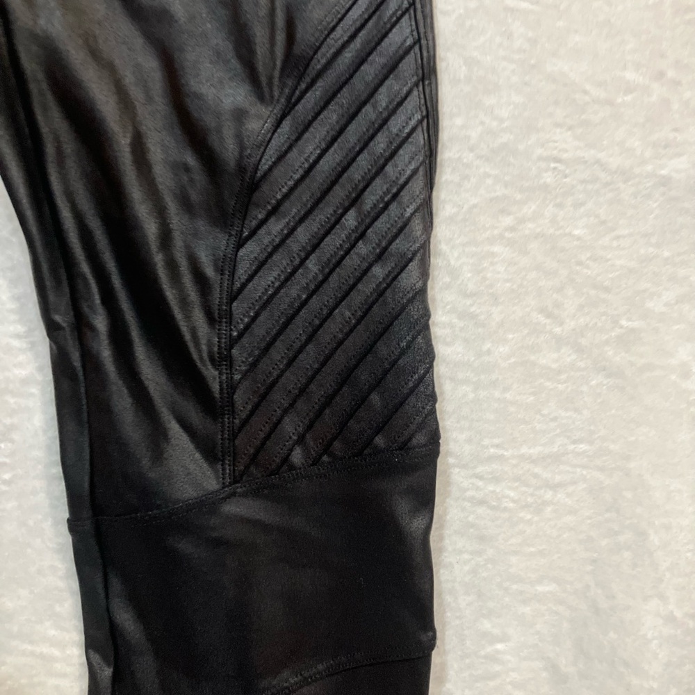 SPANX‎ Faux Leather Moto Leggings Women's Petite M Black Shiny Coated Shaping - Picture 5 of 8